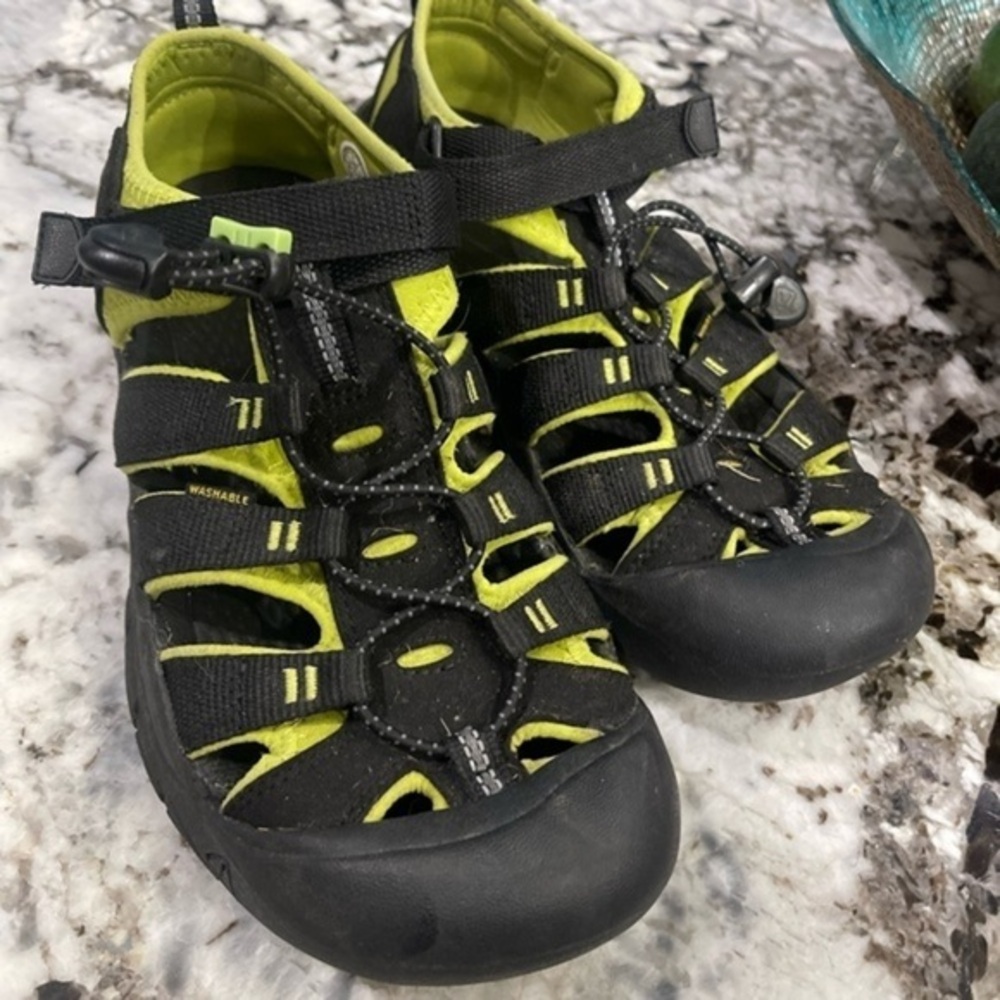 Keen Sandals woman’s size 7